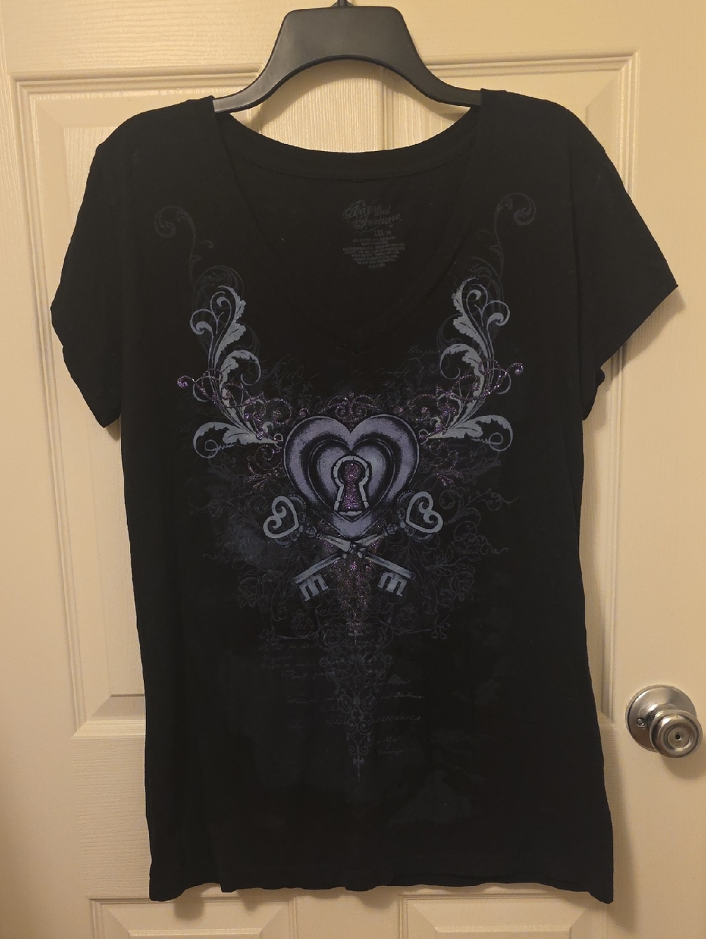 Fame And Fortune Black V-Neck Tee with Purple Heart Key Design Size XXL